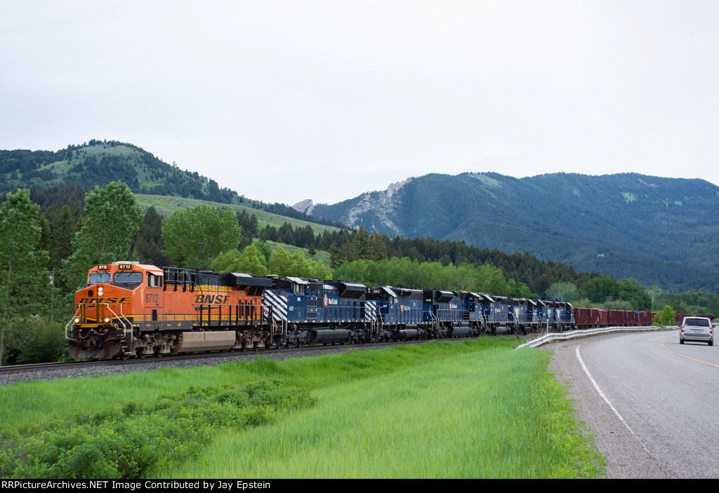 BNSF 6712 leads a westbound ballast train off Bozeman Pass